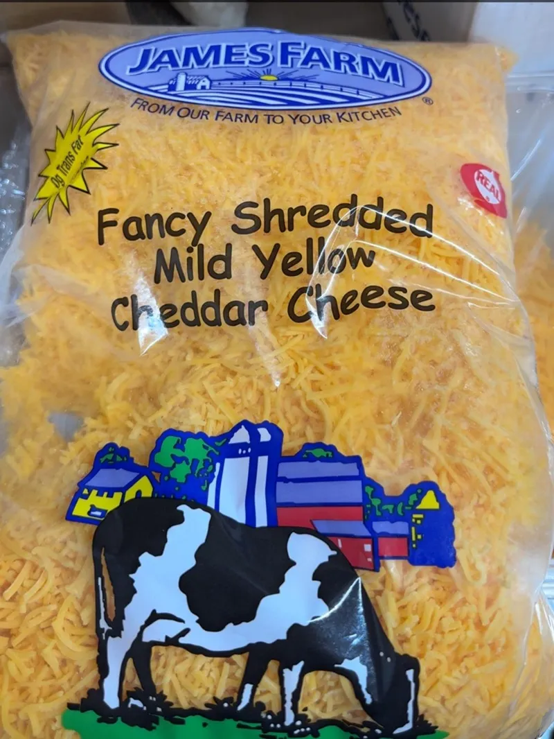 Envase de queso con texto en Comic Sans